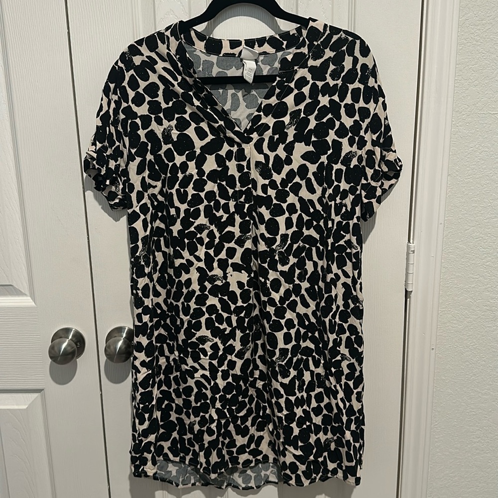 Casual Black/Beige H&M V-Neck Dress